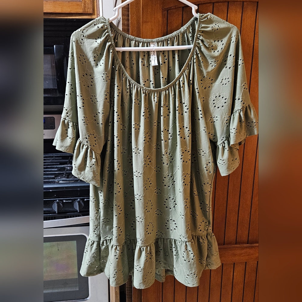 1X perseption ruffled hem woman's blouse
